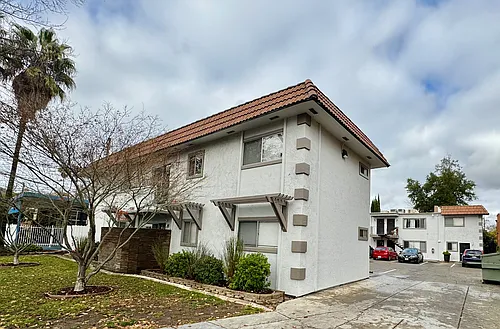 3335 J st Photo 1