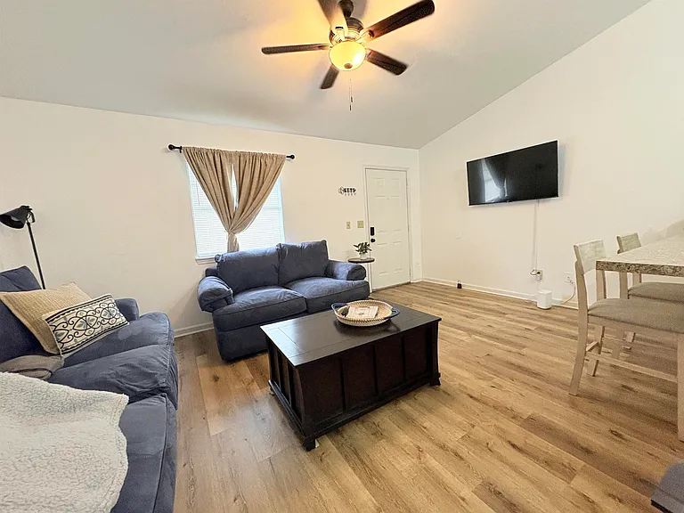 2073 Continental Ave — Photo 5