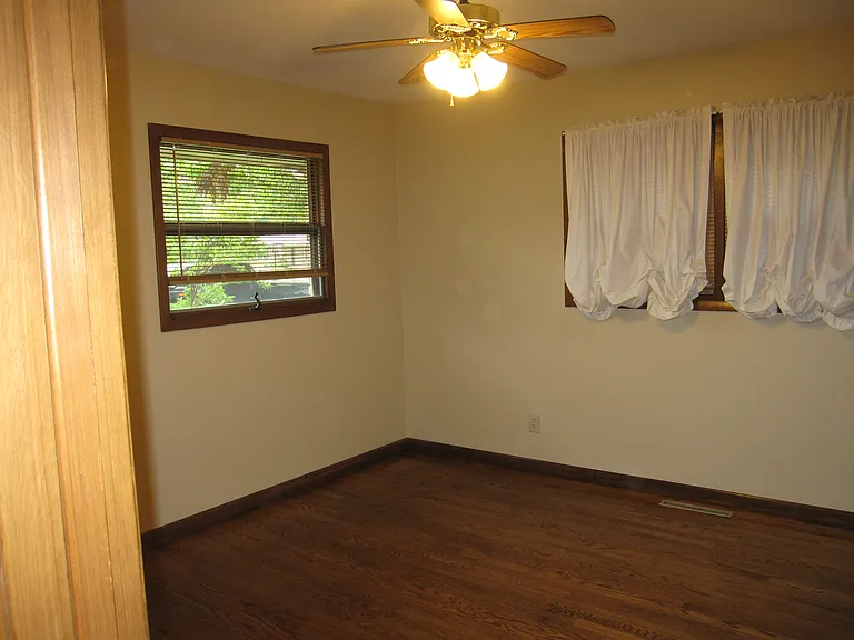 200 S College Dr — Photo 6
