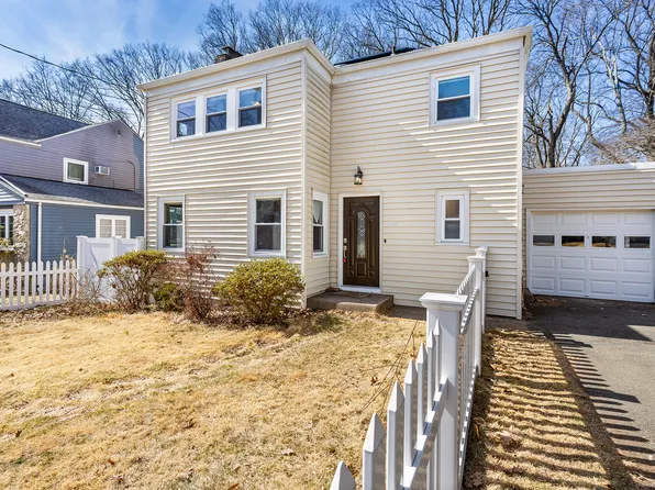 140 Lakeview Terrace, New Haven, CT 06515