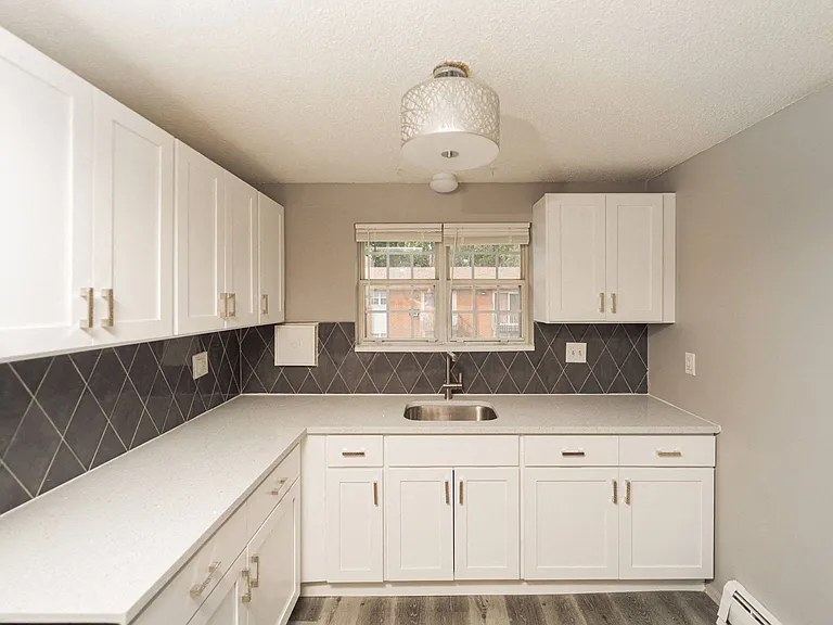 BAY SHORE APARTMENTS — Photo 16