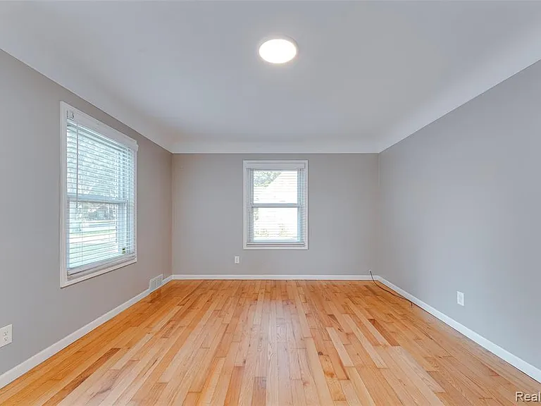 31979 Kathryn St — Photo 21
