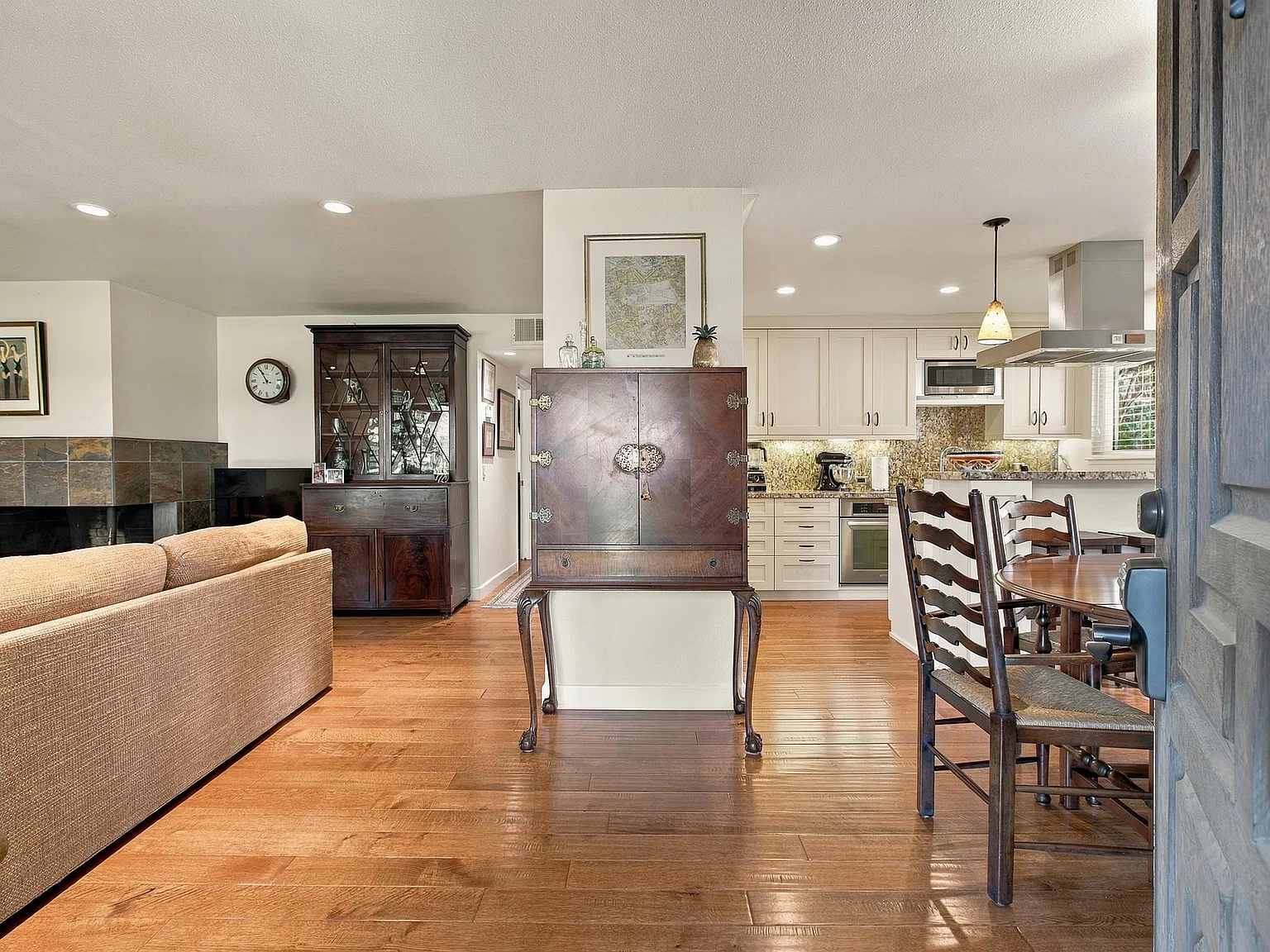 2 bed, 1146 sqft, $3,200 — Photo 3