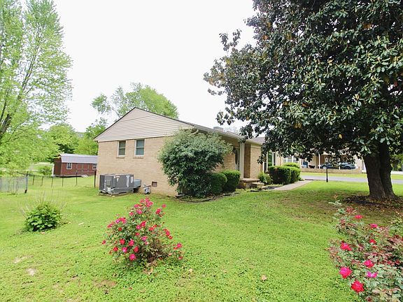 4th image of 102 Lincoln Dr