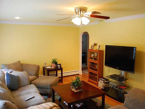 5th image of 104 Bergen Ave