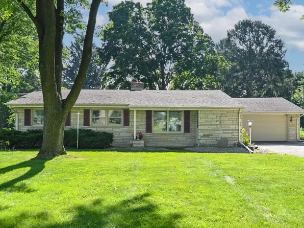 W212N4912 Weyer ROAD, Menomonee Falls, WI 53051