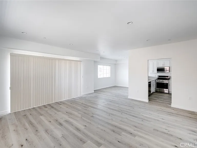 14526 Hartland St #307 — Photo 5