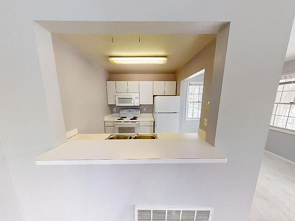 3rd image of 1316 W Huron St
