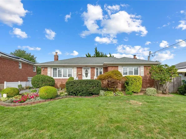 149 5th Avenue, Hicksville, NY 11801