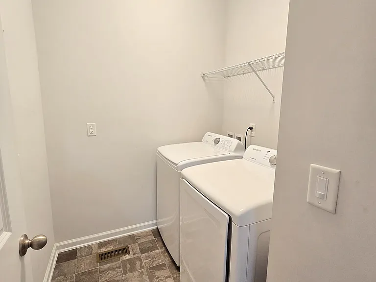 6137 Beale Loop — Photo 39