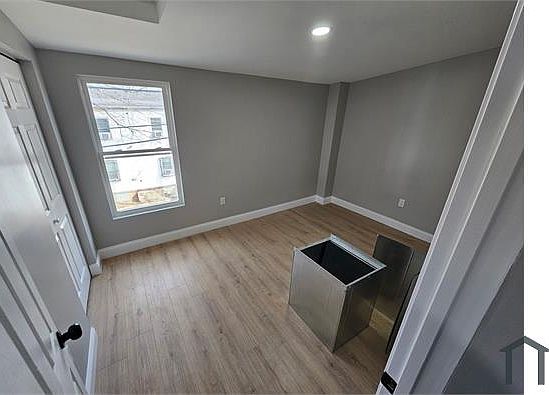 2nd image of 1624 17th Pl SE