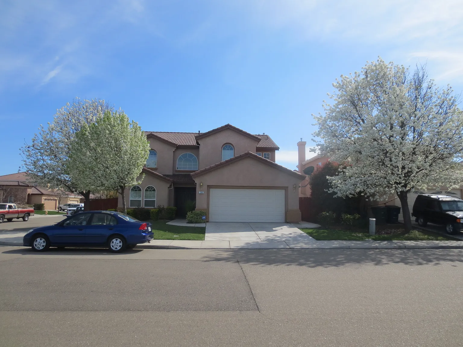 5 bed, 2.5 bath, 3349 sqft, $3,000 — Photo 1