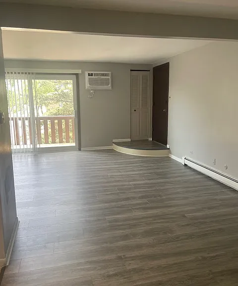 Living Room/Balcony