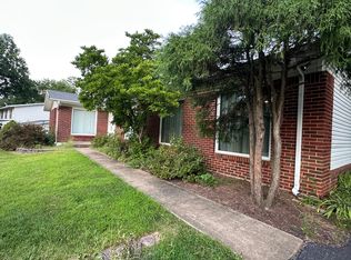 1020 Fernview Dr, Saint Louis, MO 63141