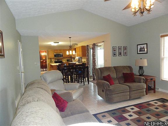 2nd image of 279 Ravenshollow Dr