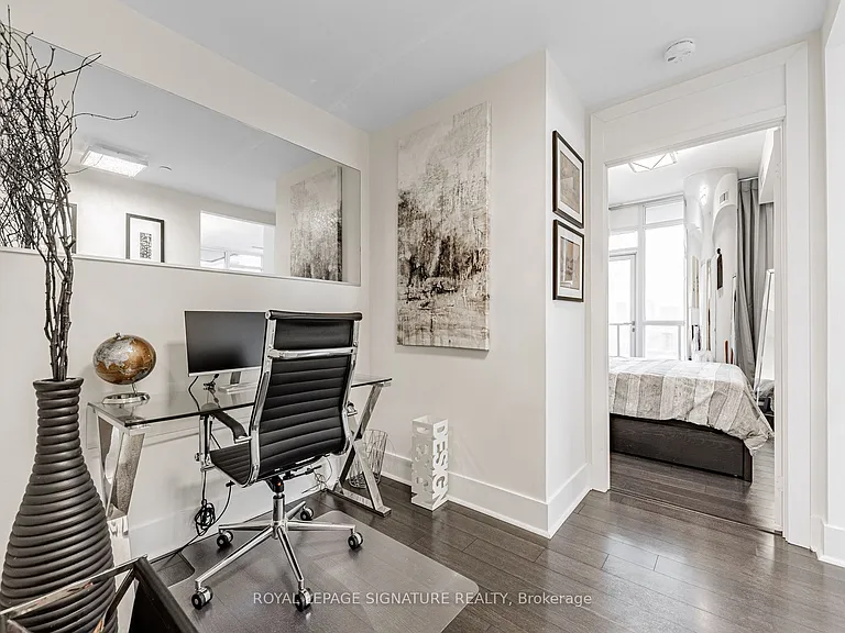 32 Davenport Rd #1303 — Photo 6
