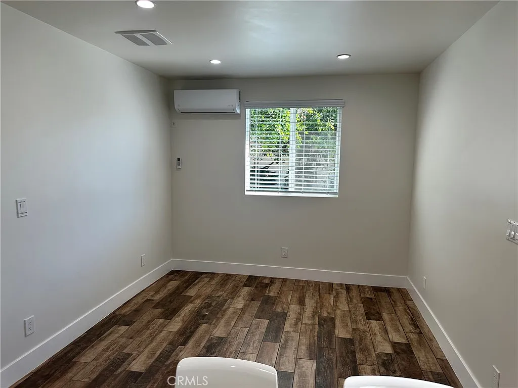 1 bed, 420 sqft, $2,100 — Photo 4
