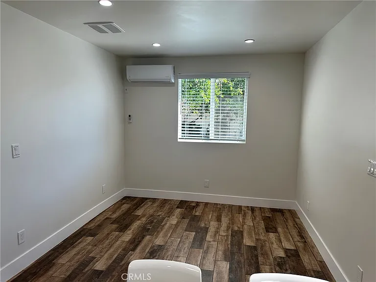 14325 Martha St — Photo 4