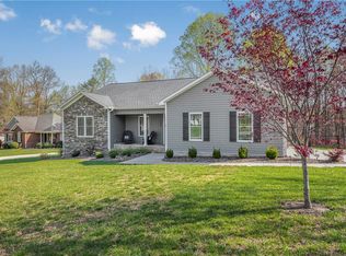 7000 Smoke Crest Dr, Kernersville, NC 27284