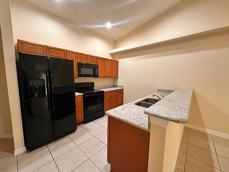 906 NE 12th Terrace Cpe — Photo 3