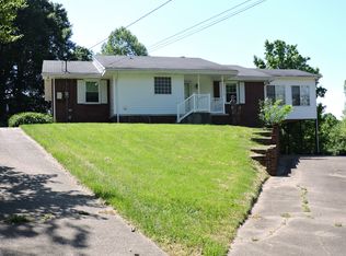 956 Gratton Rd, Clarksville, TN 37043