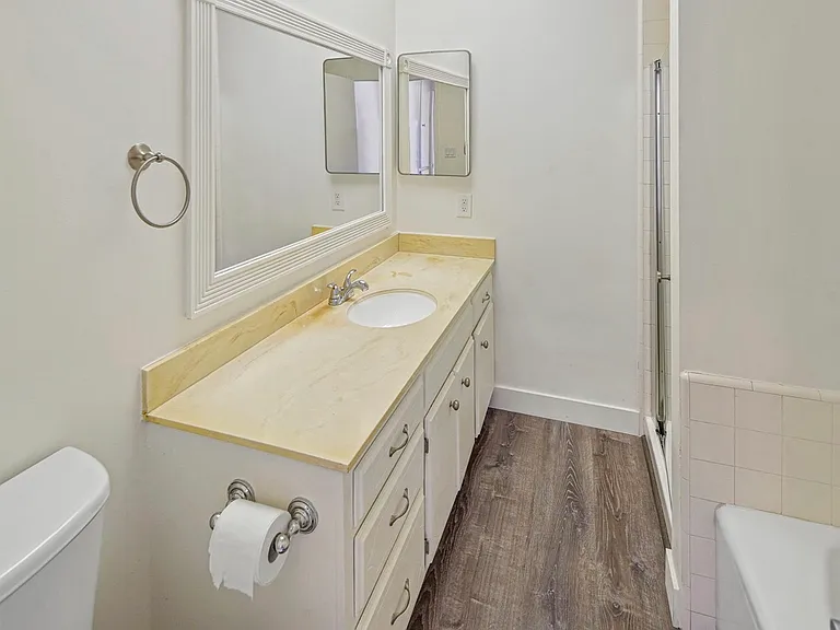 124 N Clark Dr #301 — Photo 9