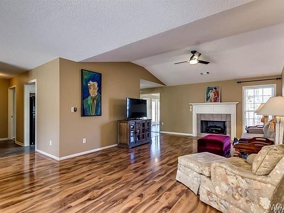 4th image of 7816 Meadowlake Dr W