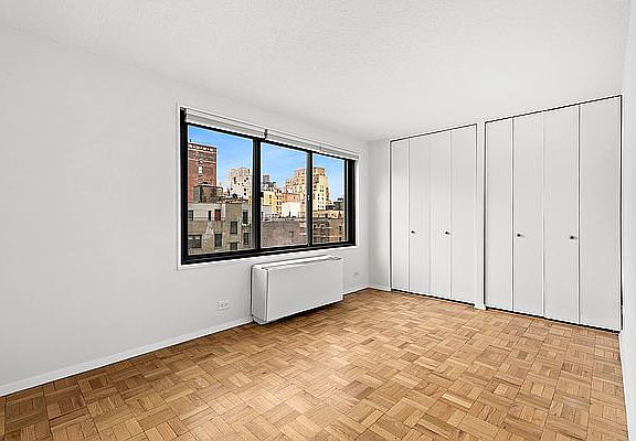 4th image of 201 W 70th St APT 12L