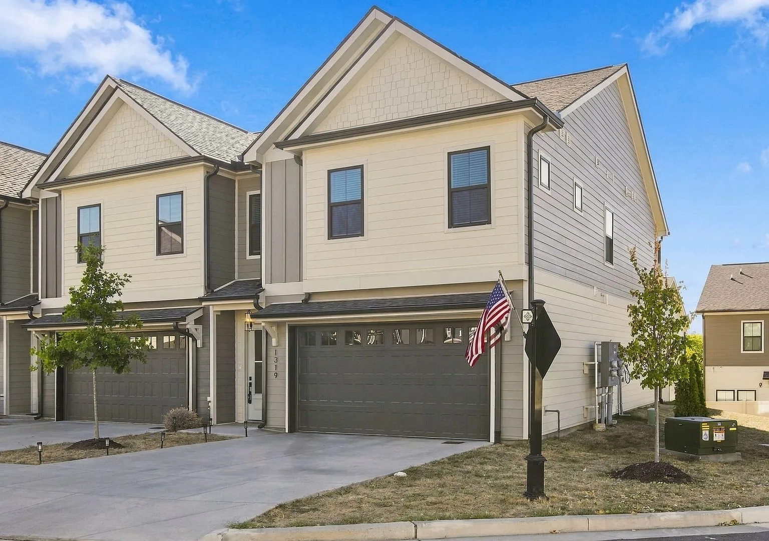 Charming Modern Townhome in South Nashville! — Photo 1