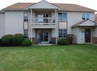 5659 Gateway Ln #401, Brookpark, OH 44142