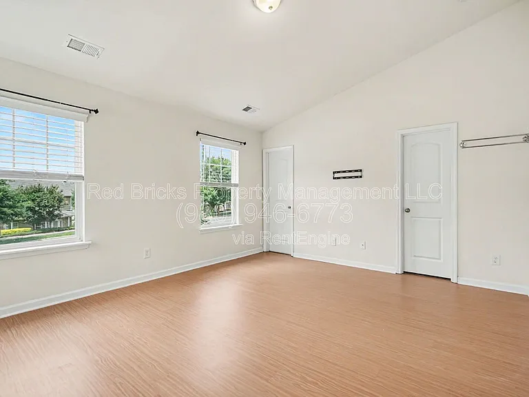 10420 Benfield Rd — Photo 18