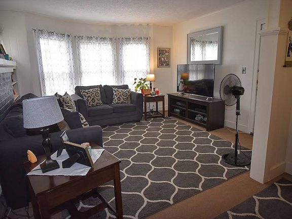 2nd image of 428 Taunton Pl