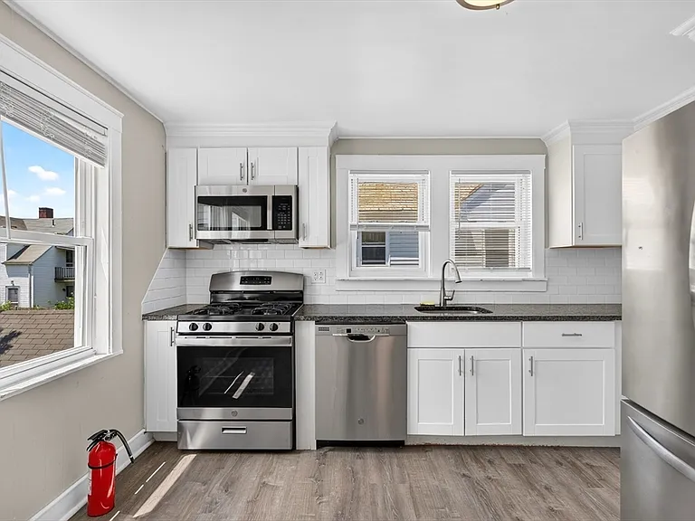 65-67 Lawn Ave #2 — Photo 6