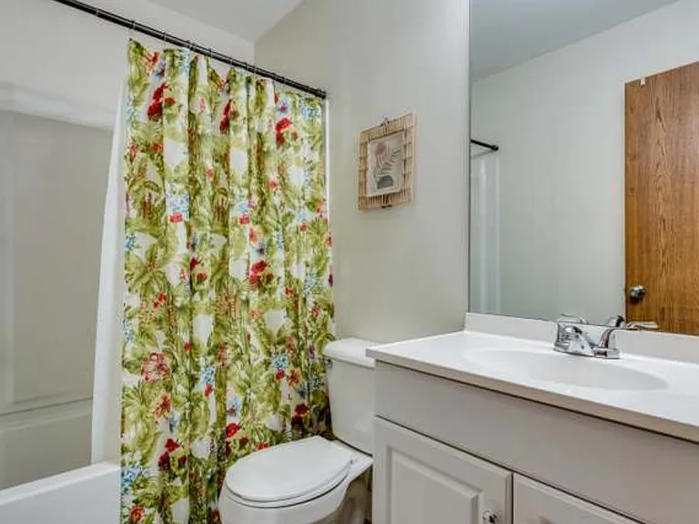 249 Brittany Dr — Photo 20
