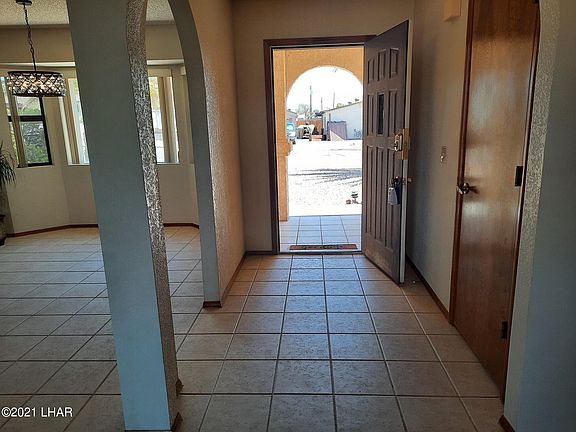4th image of 3171 Southwind Ave