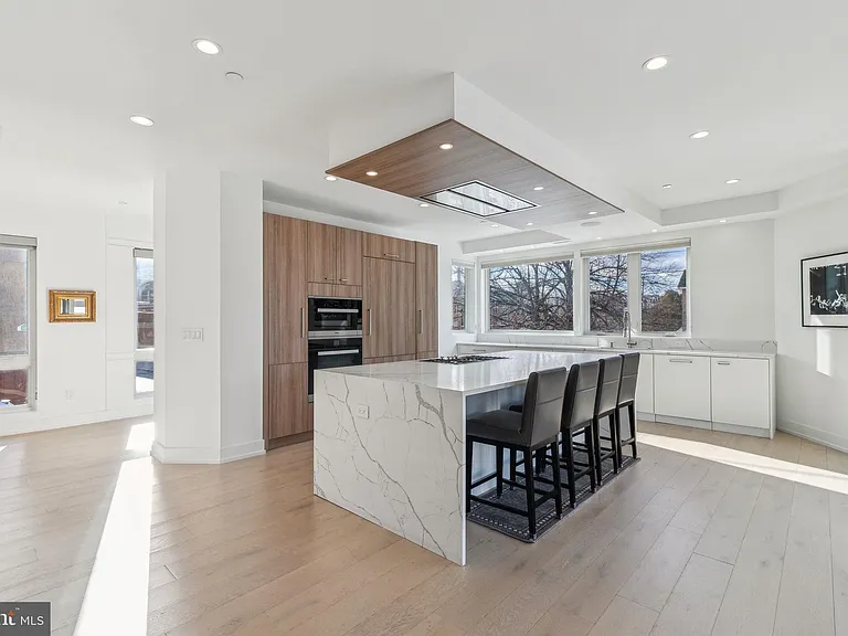 527 Brown St — Photo 1