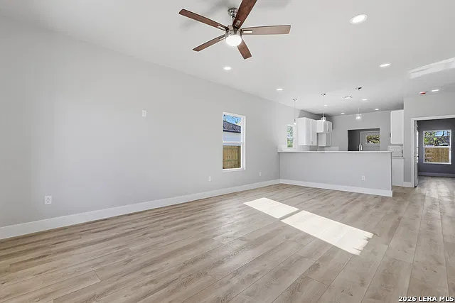 3 bed, 2.0 bath, 1346 sqft, $1,750 — Photo 4