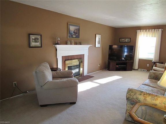 5th image of 6082 Sherwood Dr