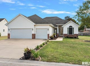 1212 Michele Dr, Pawnee, IL 62558