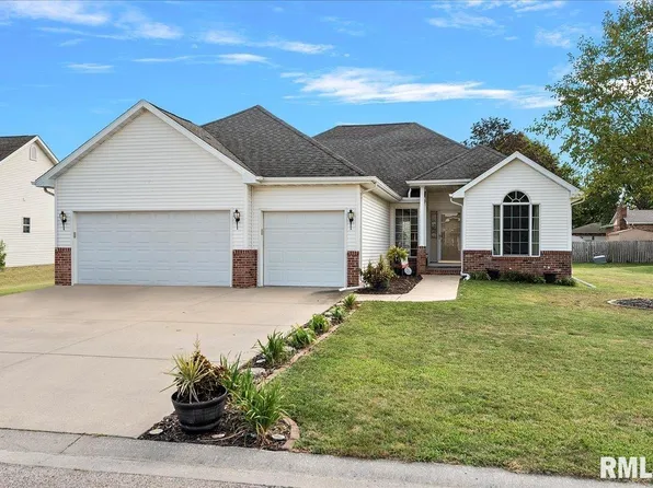 1212 Michele Dr, Pawnee, IL 62558
