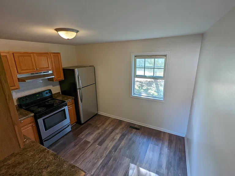 1335 Hunter Ave — Photo 5