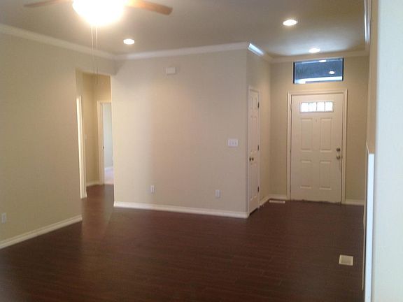 Living room/entry