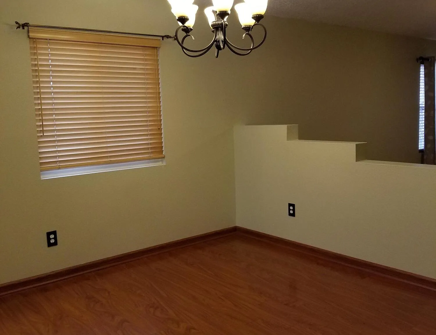 3 bed, 2.0 bath, 1641 sqft, $2,000 — Photo 3