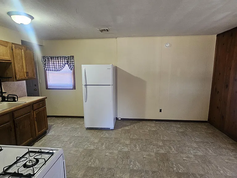 1041 S Yale St — Photo 5