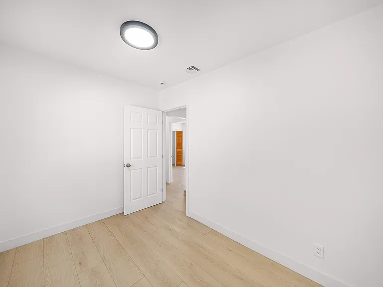 2035 Las Colinas Ave — Photo 34