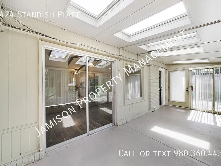1424 Standish Pl — Photo 26