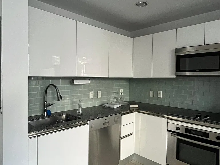 1060 Brickell Ave #401 — Photo 2
