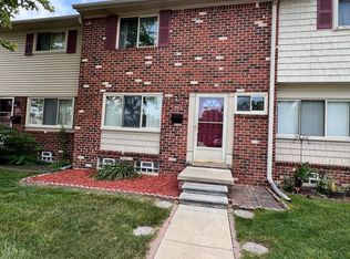 9682 Cornell St, Taylor, MI 48180