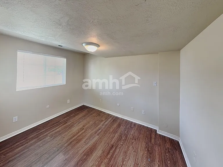 360 W 1900 S — Photo 16