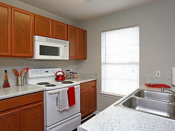 5th image of 410 W Van Buren St